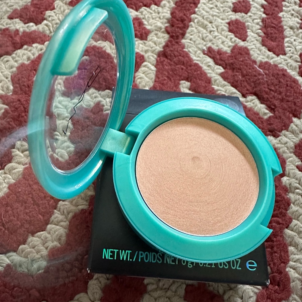MAC Lune Blushcreme Pearl!  New, Doscontinued, RARE!  A collector’s item! - Picture 2 of 4